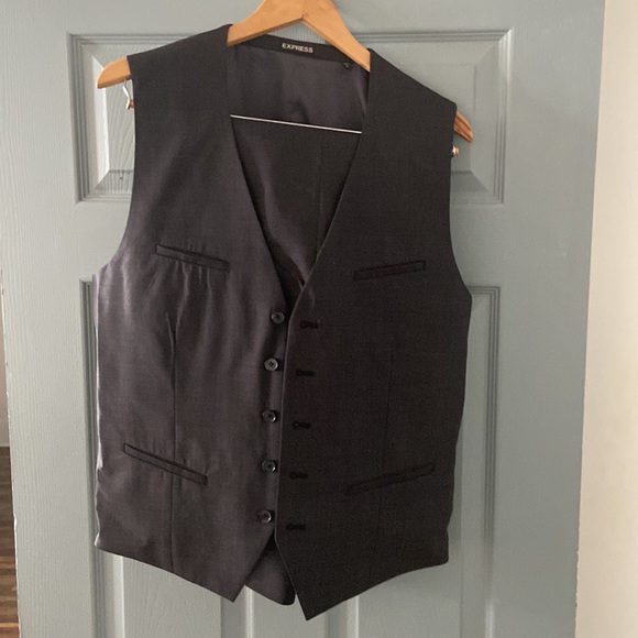 COPY - Brand new men Express three piece suit size 44 R color dark gray. - Picture 3 of 6